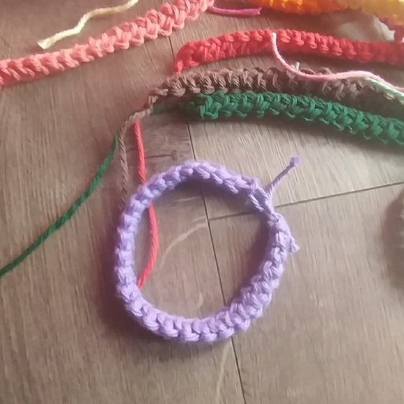 bracelets multiple colors with clips or ties - Picture 3 of 5